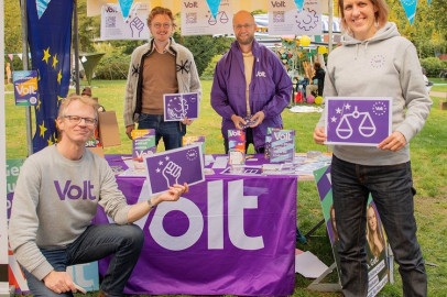 Volters in het park met een stand